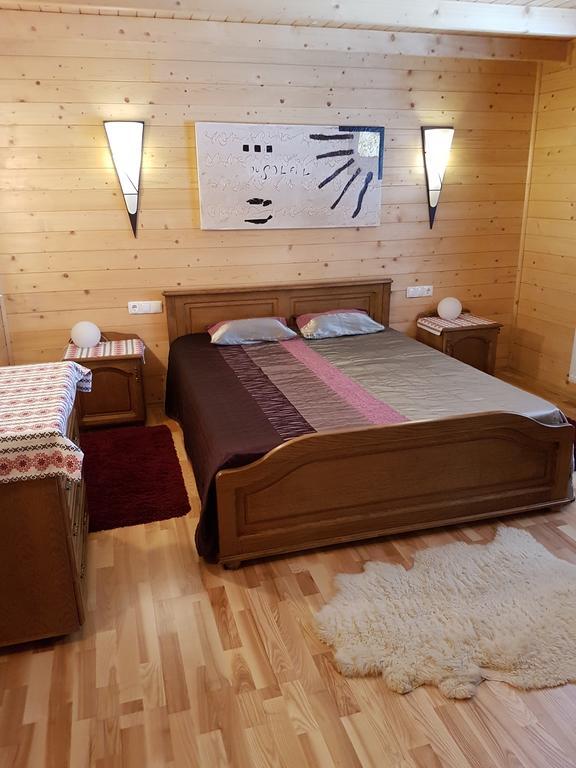 Casa De La Lac Sighetu Marmaţiei Eksteriør bilde